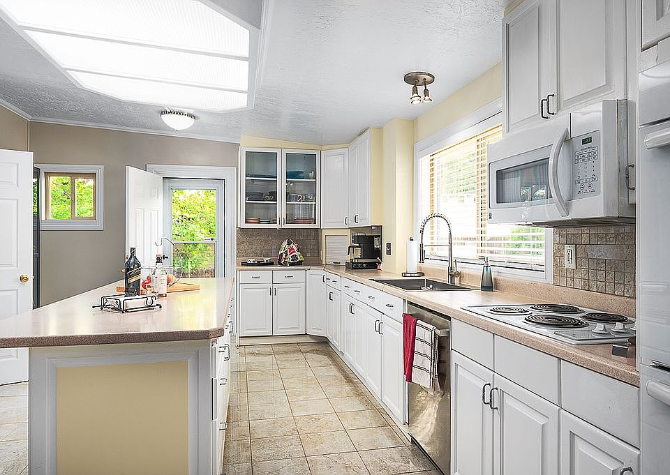 2nd image of 3030 E Cruise Way