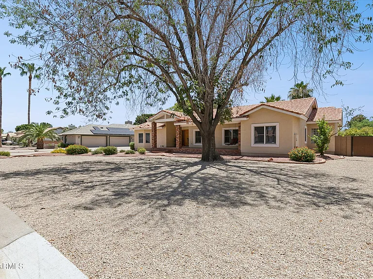 8611 W Foothill Dr — Photo 3