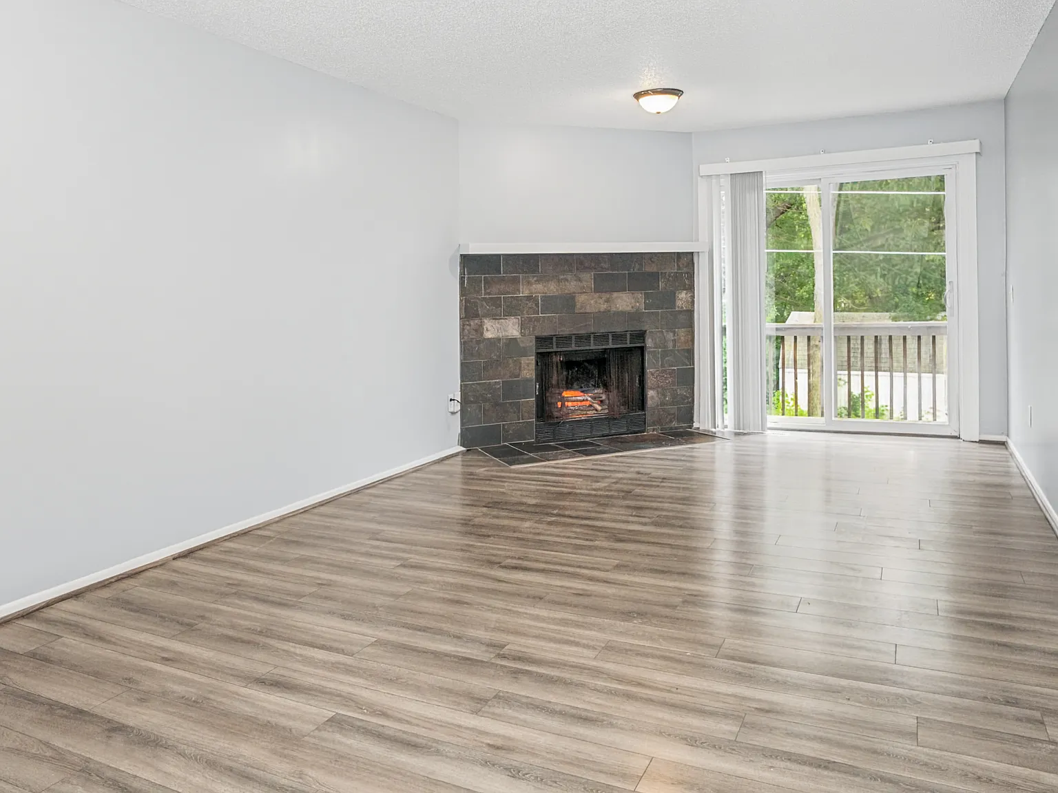 2 bed, 800 sqft, $1,395 — Photo 1