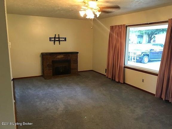 4th image of 8104 Poinsettia Dr