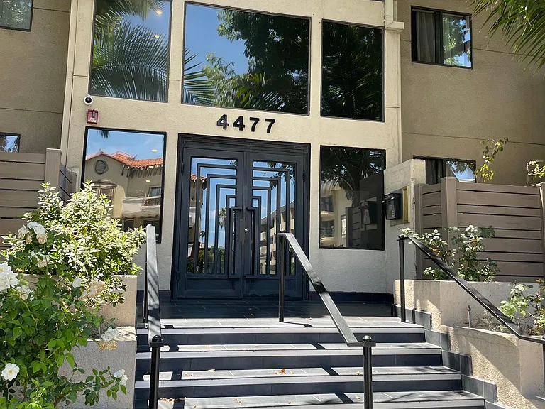 4477 Woodman Ave #209 — Photo 37