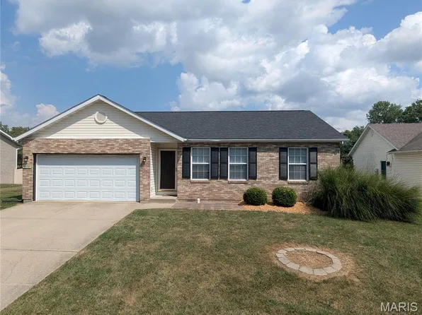 974 Holyoke Dr, O Fallon, IL 62269
