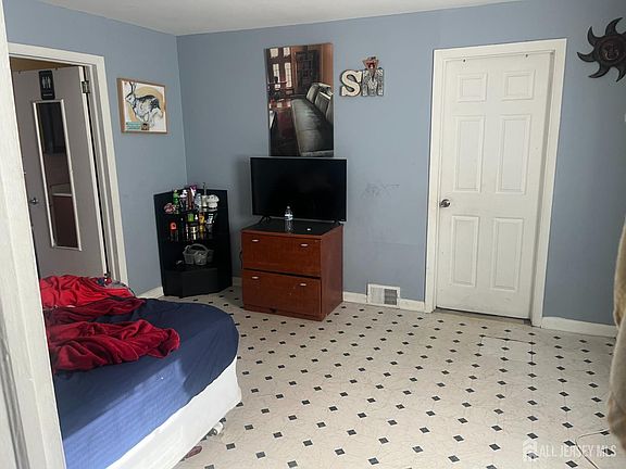 3rd image of 509 4th Ave