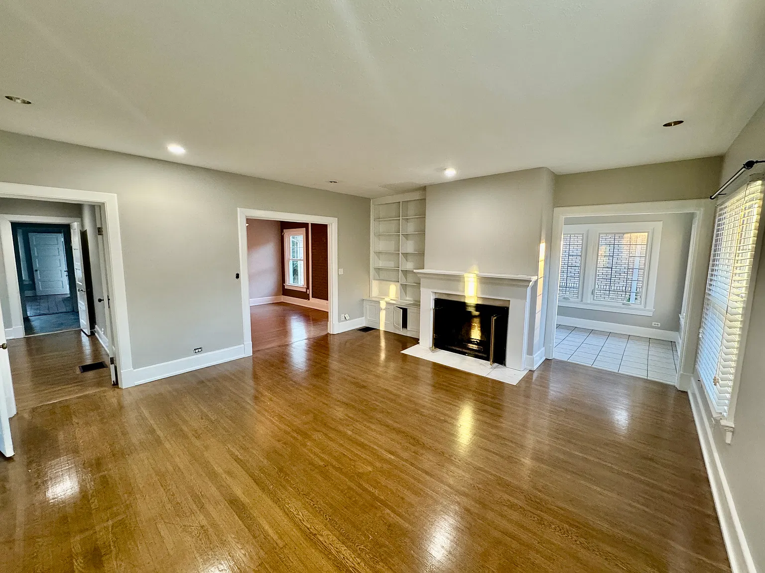 2 bed, 1.5 bath, 1800 sqft, $1,950 — Photo 3