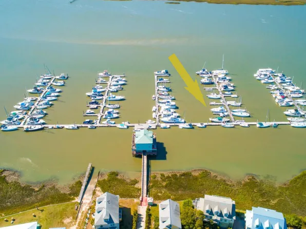 67 10th St W #D-11, Folly Beach, SC 29439