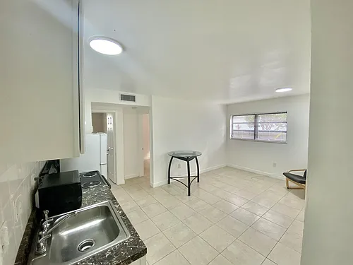 2207 Jackson St Photo 1