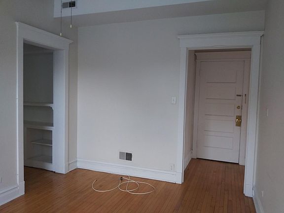 5th image of 3800 N Wilton Ave #2