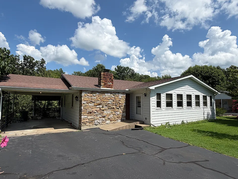 560 Bluebird Dr