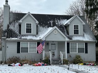 2525 Locust Ave, Ronkonkoma, NY 11779