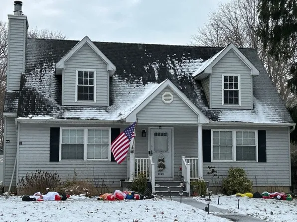 2525 Locust Ave, Ronkonkoma, NY 11779