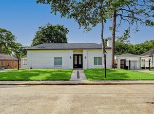 10118 Briar Rose Dr, Houston, TX 77042