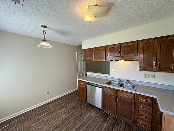 5th image of 2941 Churchwell Dr