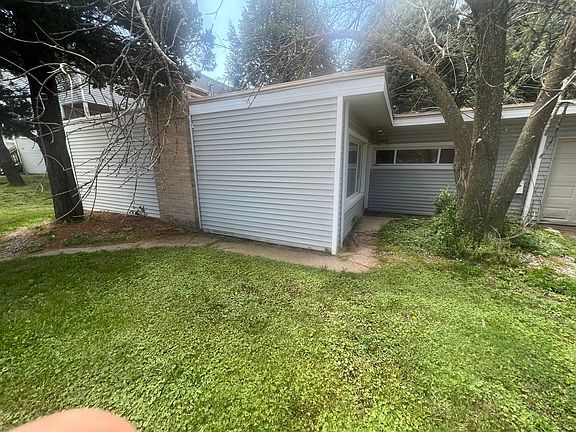 3rd image of 3226 Lincoln Way #0
