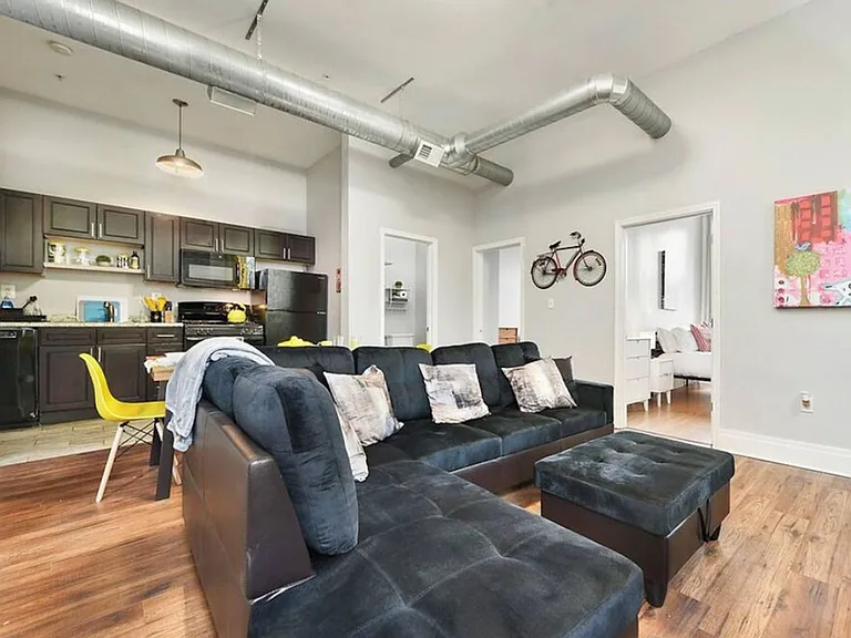 2134 East Carson Street — Photo 1