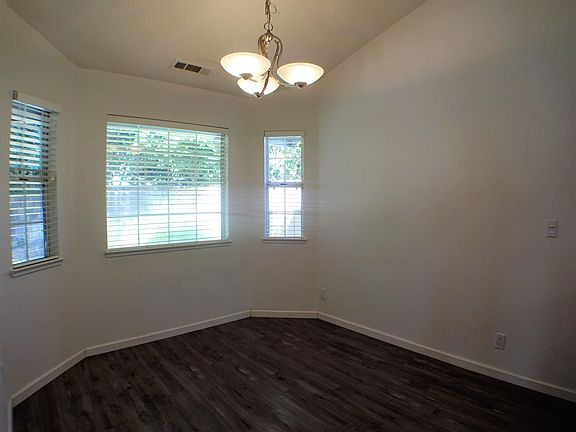 4th image of 54 Glenshire Ln