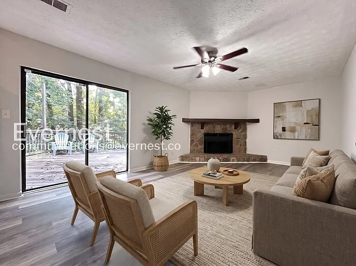 3 bed, 2.0 bath, 1288 sqft, $2,295 — Photo 2