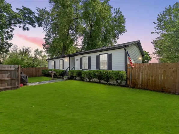 1213 Crutcher St, Springdale, AR 72764