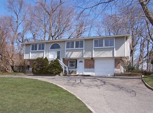 357 Old Town Rd, East Setauket, NY 11733