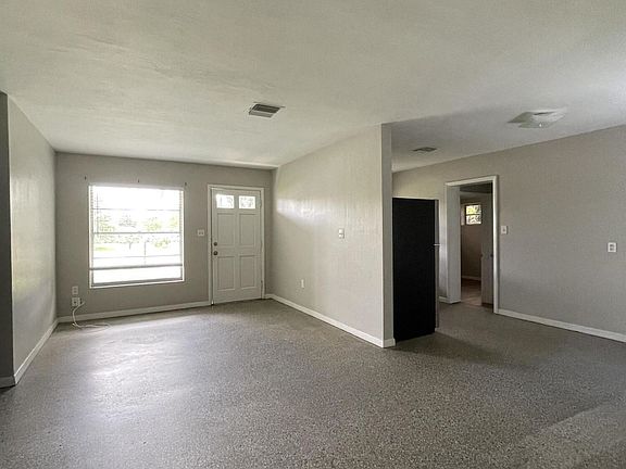 4th image of 65 Lakeview Ave