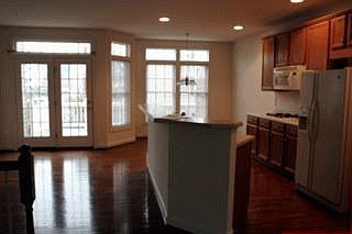 eat-in kitchen