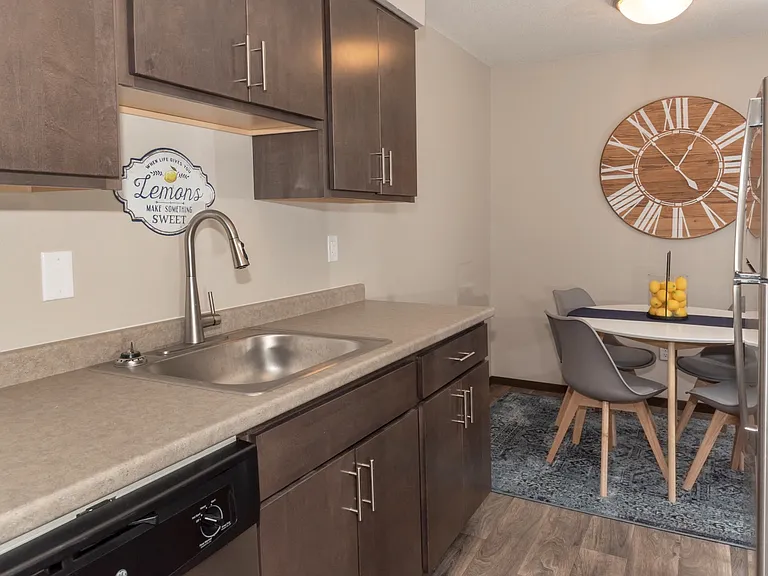 Oakdale Apartments — Photo 2