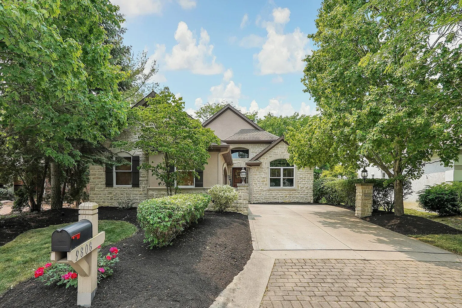 9808 Oxford Cir photo 1