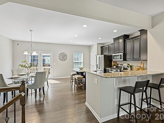 5th image of 1317 Queen Lyon Ct