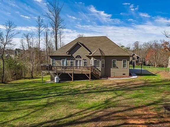 3rd image of 3520 Maple Wood Dr
