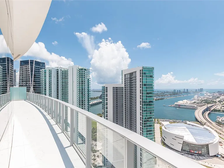 851 NE 1st Ave #Penthouse 4611-4611 — Photo 45