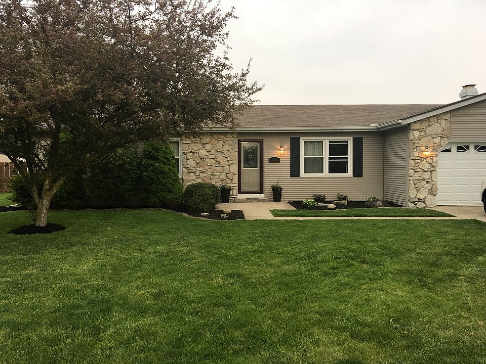 1st image of 900 S Stratford Ct