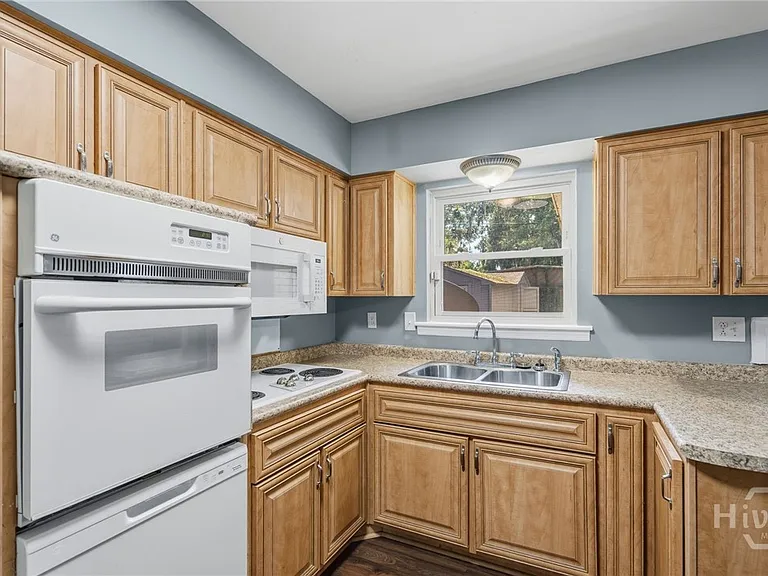 3 Monica Blvd — Photo 8
