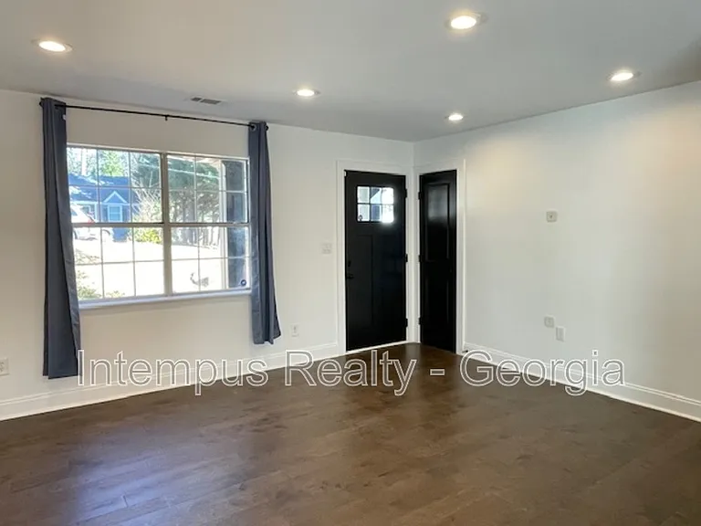 2867 Joyce Ave — Photo 6