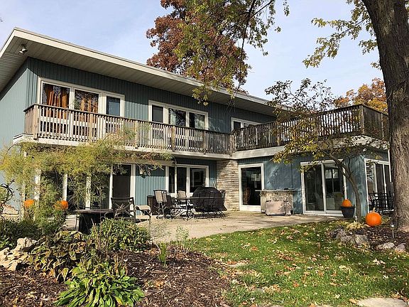 3rd image of N5231 Club Deneveu Dr