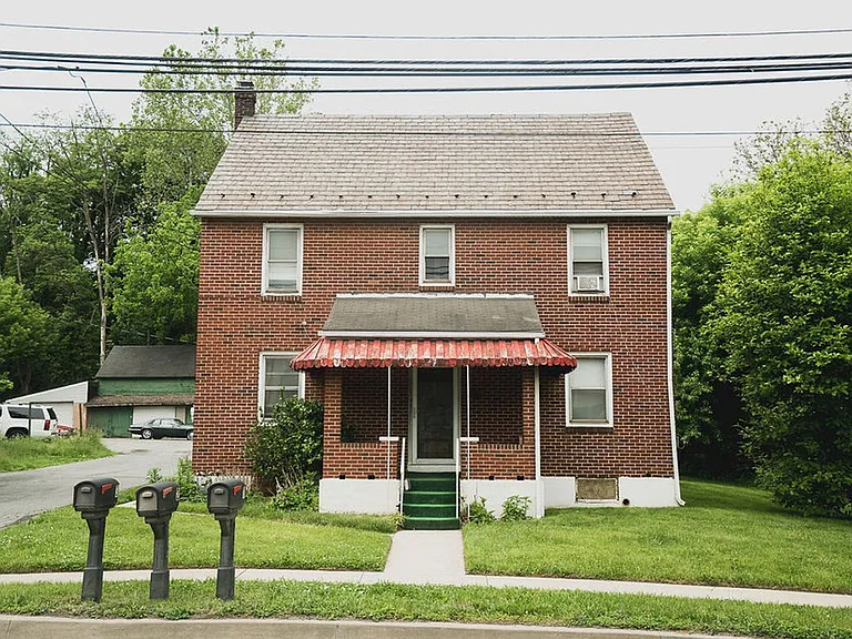 914 Hellertown Road — Photo 1