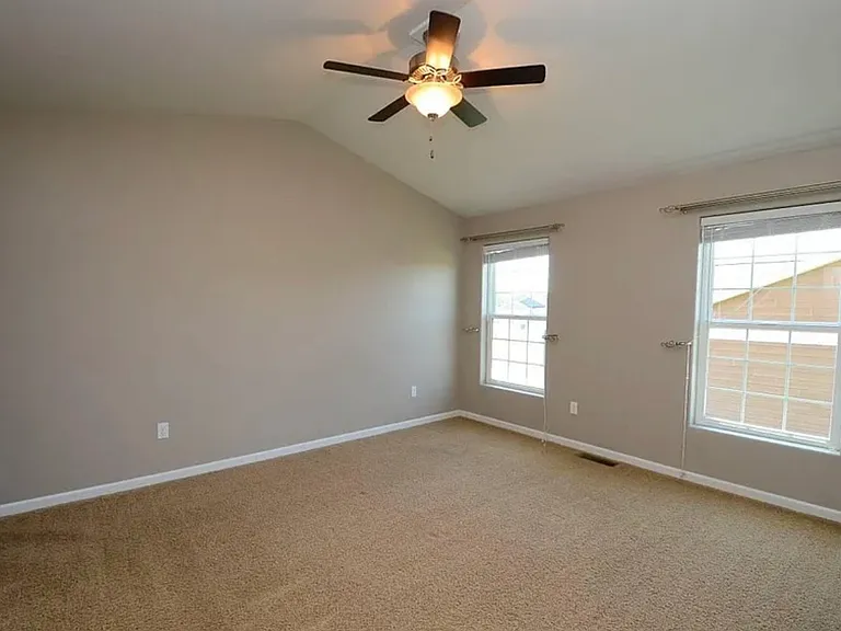 902 Powers Blvd — Photo 9