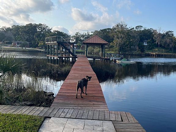 Dock / Lift Rental Available. Dog Rental not Available.