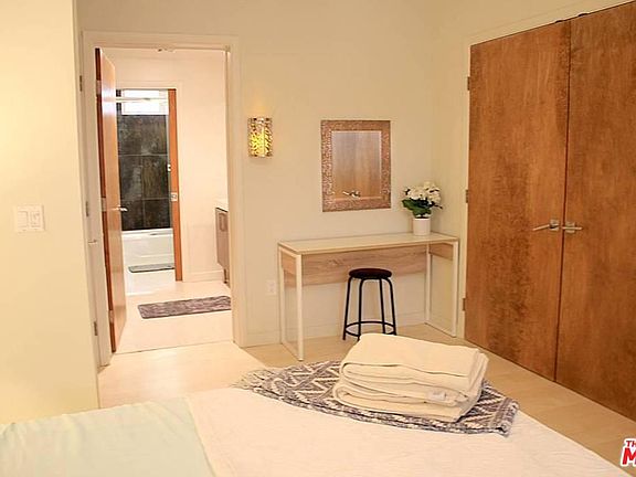 5th image of 1529 S Westgate Ave #101