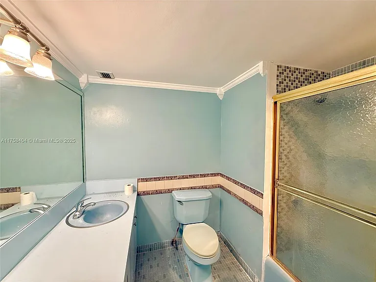 920 NE 199th St #4J — Photo 18