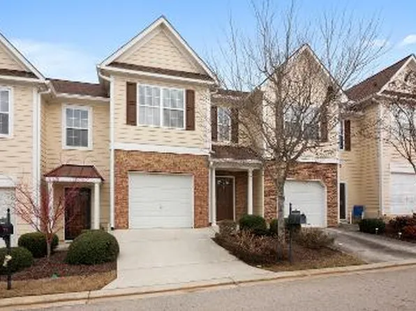 6305 Shoreview Cir, Flowery Branch, GA 30542