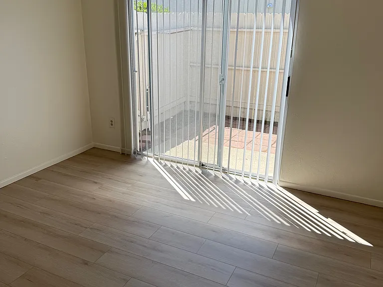 240 Aspen St #8 — Photo 9