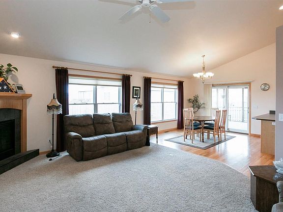 3rd image of 1445 Velvet Ln
