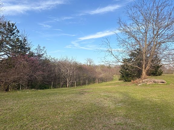 3rd image of 320 Riverbluff Rd