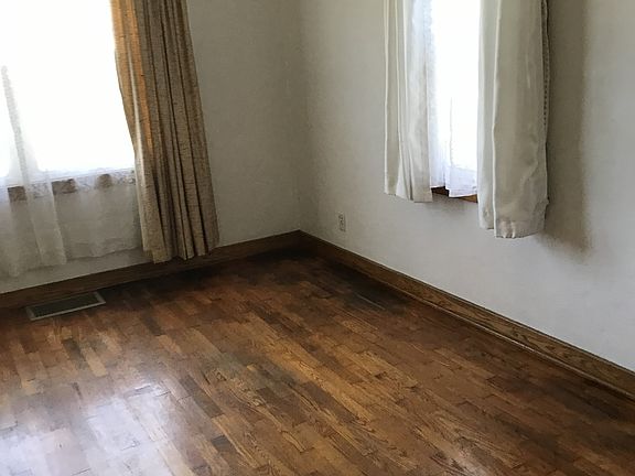 5th image of 220 Martin Rd