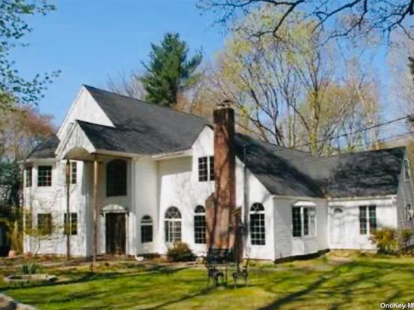 34 Cherry Lane, Smithtown, NY 11787