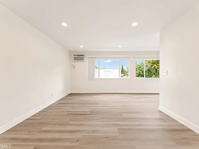 5409 Radford Ave #7 — Photo 18