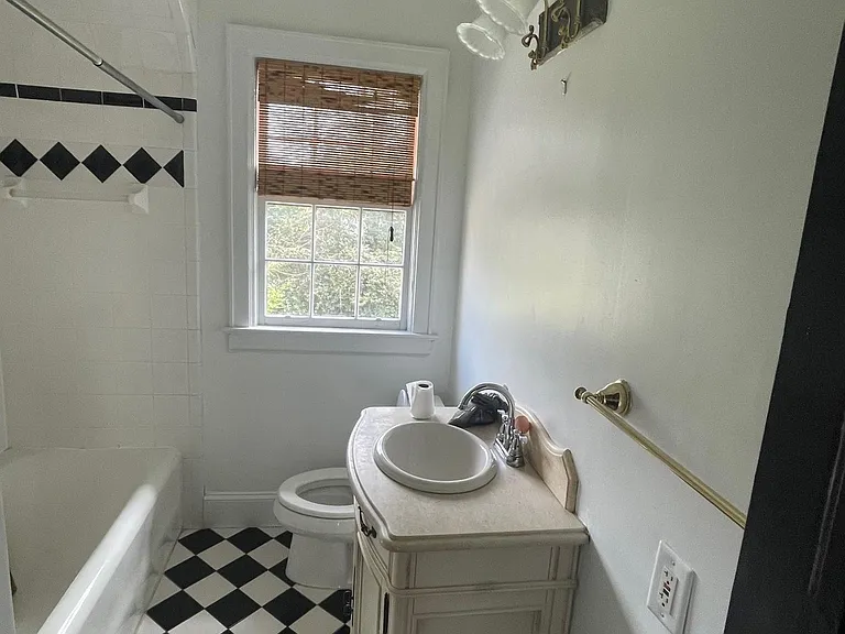 2715 Chelsea Dr — Photo 8