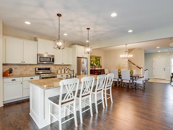 3rd image of 9041 Degler Cir