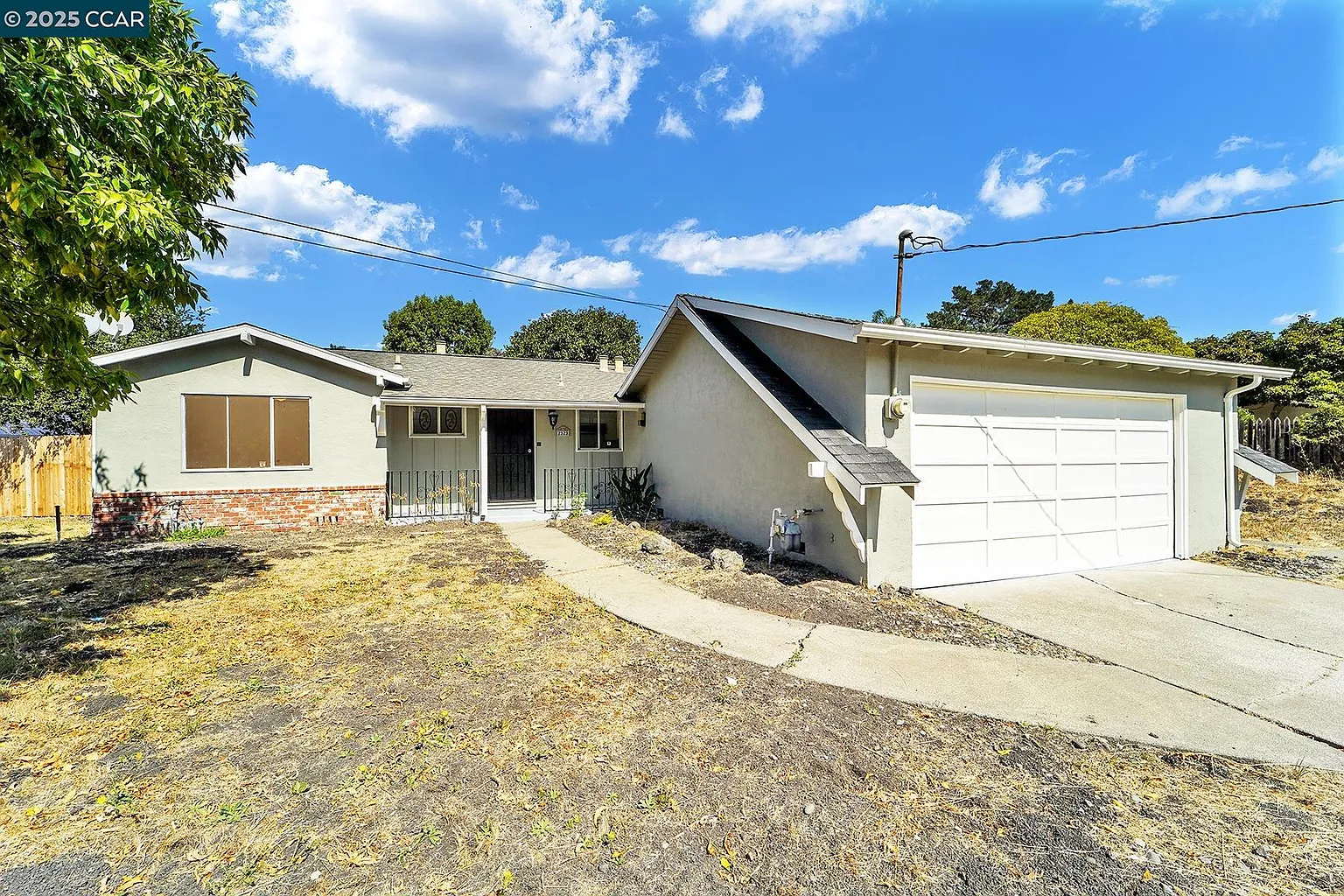 2323 Doidge Ave photo 1
