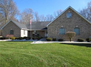 2353 Twelve Oakes Dr, Hermitage, PA 16148