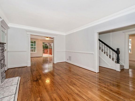 4th image of 628 Ingleside Ave